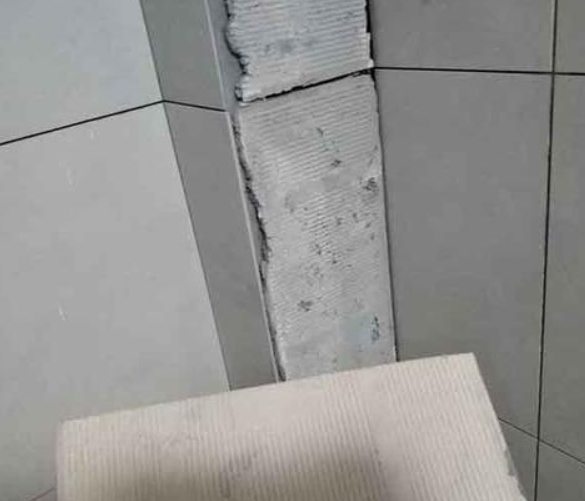 尖扎瓷砖空鼓维修公司分享下厨房瓷砖脱落的补救措施。